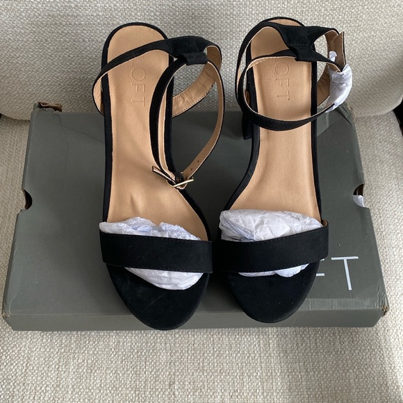 Size 7.5 Black Ankle Strap Block Heel Sandals, 3 3/4 inch heel - Picture 2 of 5